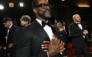 في عيد ميلاده الـ50.. كم تبلغ ثروة ستيرلينغ ك. براون؟