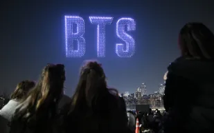 بيع تذاكر حفلات BTS في بوسان بالكامل: "ARMY" تتفاعل مع عودة الفرقة التاريخية