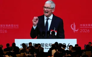 خلال 50 عامًا.. تيم كوك يكشف عن لحظته المفضلة داخل أبل (فيديو)