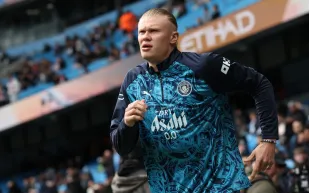 جدل جديد لهالاند خارج الملعب رغم هدف الفوز أمام آرسنال.. ماذا حدث؟