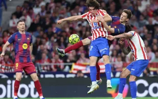 رابع فوز على التوالي.. برشلونة يواصل إذلال أتلتيكو في عقر داره (فيديو)