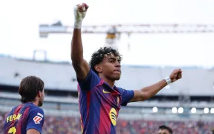 تحدي طريف بين يامال وجافي يُظهر جانبًا جديدًا من التنافس داخل برشلونة (فيديو)