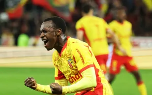 صراع أوروبي لضم سعود عبد الحميد.. لانس يتمسك والبريميرليج يترقب