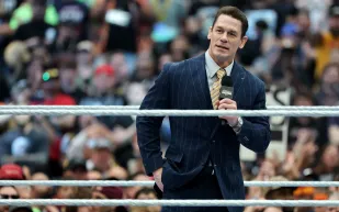 اعتراف جريء من جون سينا حول تجربة زراعة الشعر (فيديو)