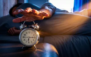 كيف تختار أفضل صوت منبه يمنع الخمول بعد الاستيقاظ؟