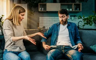كيف يتعامل الرجل مع الضغوط المالية في الزواج؟