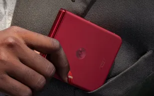 تسريبات تكشف عن مواصفات قوية وسعر تنافسي.. ماذا يقدم موتورولا رازر 2026؟ 