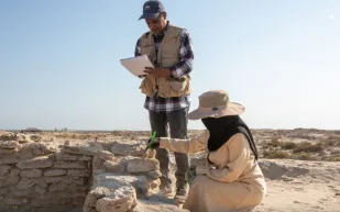 اكتشافات أثرية مذهلة تعيد ميناء رأس قرية إلى الواجهة (فيديو)