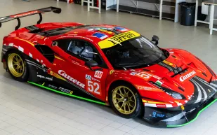 بسعر يصل لـ1.8 مليون دولار.. عرض نادر لسيارة Ferrari 488 GTE Evo في مزاد مرتقب