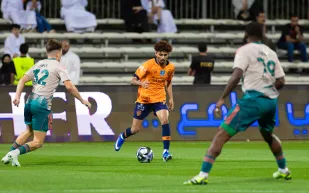 بعد إلغاء ركلة الجزاء: خبير تحكيمي يفجر مفاجأة حول القرار في مباراة الأهلي والفيحاء! (فيديو)