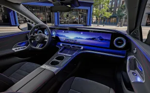 مرسيدس تكشف عن داخلية C-Class الكهربائية الجديدة بشاشة عملاقة 