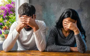 الروتين العاطفي: عبء خفي يهدد استقرار الزواج، فكيف تتجاوزه؟