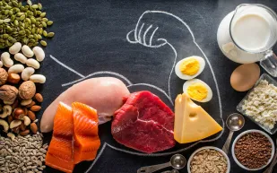 كيف تتناول ما يكفي من البروتين لعضلاتك دون مكملات؟