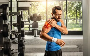 إصابات الكتف: أشهرها وأهم تمارين إعادة التأهيل