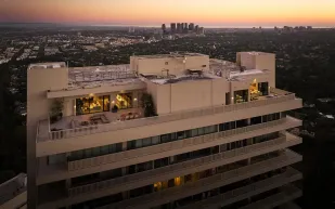 شقة استثنائية في برج سييرا تاورز: هل تصبح الأغلى في تاريخ لوس أنجلوس؟