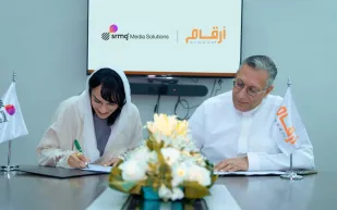 شراكة استراتيجية بين SRMG و"أرقام": تحول جديد في سوق الإعلان المالي