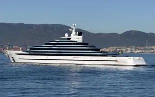 يخت "كاوس" الفاخر ميناء جبل طارق.. لماذا حظي باهتمام عالمي؟ (فيديو)