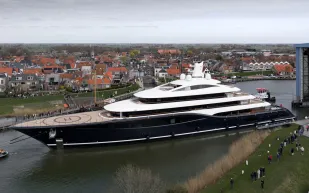 "فيدشيب" تكشف عن يخت "1014" الفاخر (فيديو)