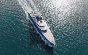 انطلاق يخت "نيتو 2" في رحلته التجريبية الأولى