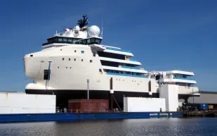 L Symphony.. سفينة نفطية تتحول إلى يخت استكشافي فاخر