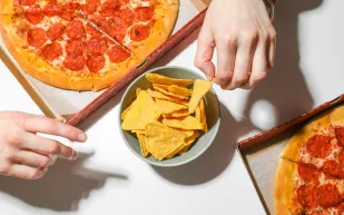 كيف ترفع الحصة الإضافية من الوجبات السريعة خطر الإصابة بأمراض القلب؟