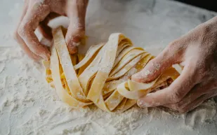 هل يتسبب الخبز في زيادة الوزن؟ دراسة تكشف تأثيره على جينات التمثيل الغذائي