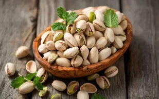 اللوز أم الفستق؟ تقرير طبي يحدد الأفضل لصحة القلب والسكري