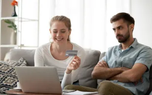 دراسة: الاستغلال المادي في العلاقات العاطفية ليس حكرًا على النساء