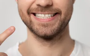 دراسة: الضحك على الأخطاء البسيطة يرفع جاذبيتك الاجتماعية