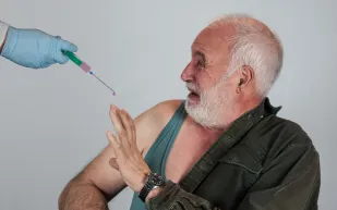 اكتشاف سبب الجلطات النادرة المرتبطة بلقاحات كورونا