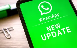 واتساب يختبر عرض تحديثات الحالة مباشرة في قائمة المحادثات