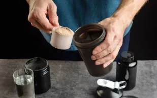 علماء يبتكرون طريقة لجعل مشروبات البروتين ألذّ من أي وقت مضى!