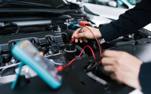 قفزة علمية.. ابتكار مادة "تصلح نفسها" ترفع عمر الطائرات والسيارات من عقود إلى قرون!