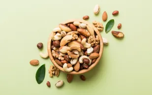 الجوز الأمريكي أم الفول السوداني.. من يدعم صحة القلب بشكل أفضل؟