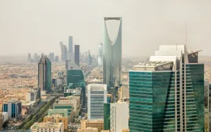 من منطقة الراحة إلى اقتصاد المبادرة: 1.7 مليون منشأة في ظل رؤية 2030 