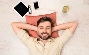 الأحلام ليست عشوائية.. هكذا يعيد الدماغ تركيب الواقع