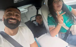 شغف التمثيل وبراءة الطفولة.. محمد صلاح يشارك العالم أجمل لحظاته مع ابنتيه 