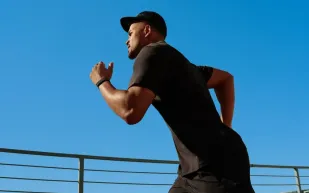 جوجل تدخل بقوة سوق الصحة الذكية مع Fitbit Air