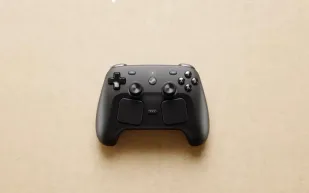 Valve تكشف مفاجأة غريبة: Steam Controller يصرخ عند سقوطه (فيديو)