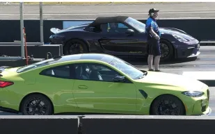 بورشه 718 Spyder RS تتلقى هزيمة مزدوجة من BMW M4 في سباقات الربع ميل