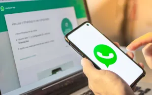 من التطبيق إلى الشاشة الكبيرة.. واتساب يطلق ثيمات المحادثات على الويب