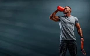 دراسة حديثة تربط الاستخدام المفرط للستيرويدات بتدهور الصحة النفسية