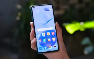 لغز شريط الإشعارات.. ما حقيقة النقطة البيضاء في هواتف أندرويد؟