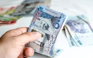 أسعار العملات مقابل الريال السعودي اليوم الاثنين.. استقرار نسبي في السوق