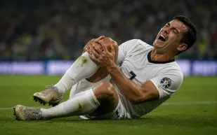 لماذا يتظاهر لاعبو كأس العالم لكرة القدم بالإصابات؟
