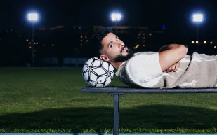 صالح الشهري على غلاف «الرجل»: من هدف الأرجنتين إلى طموحات مونديال 2026 