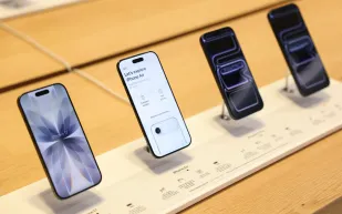 موعد إطلاق آيفون ألترا.. أول هاتف قابل للطي من آبل