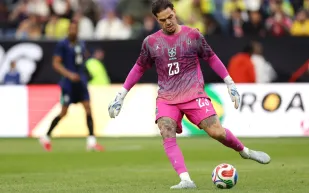 بعد رحيل كاسيميرو.. مانشستر يونايتد يحدد خليفته في الوسط