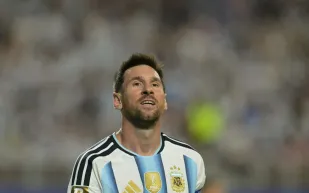 لماذا بكى ميسي بعد هدفه أمام الجزائر في كأس العالم 2026؟