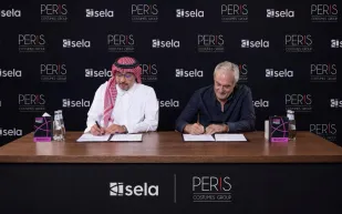 "صلة" توقع اتفاقية حصرية مع Peris لتطوير أزياء الإنتاج